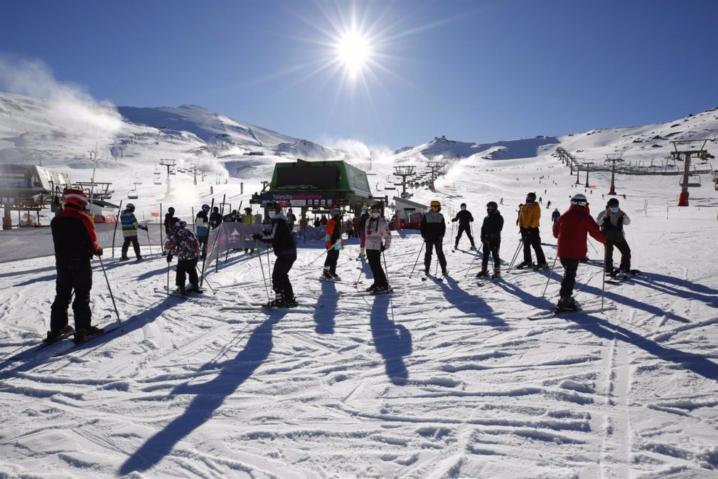 Granada.- Turismo.- Sierra Nevada encara el puente de Navidad con reservas del 40% en sus hoteles