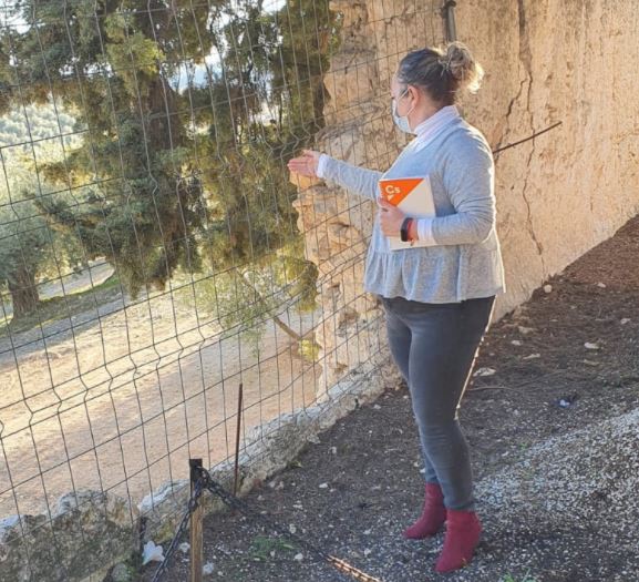 antonia-martinez-concejal-ayuntamiento-illora-ciudadanos-granada-cementerio-municipal