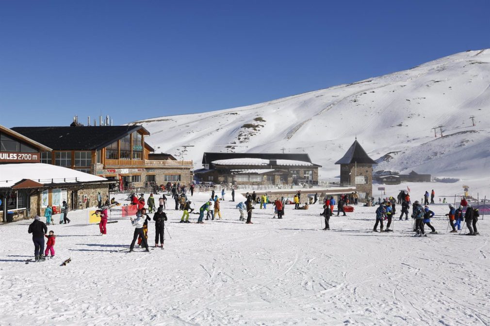 Granada.- Coronavirus.- Sierra Nevada evalúa este jueves la situación de la estación de esquí con el cierre de Monachil