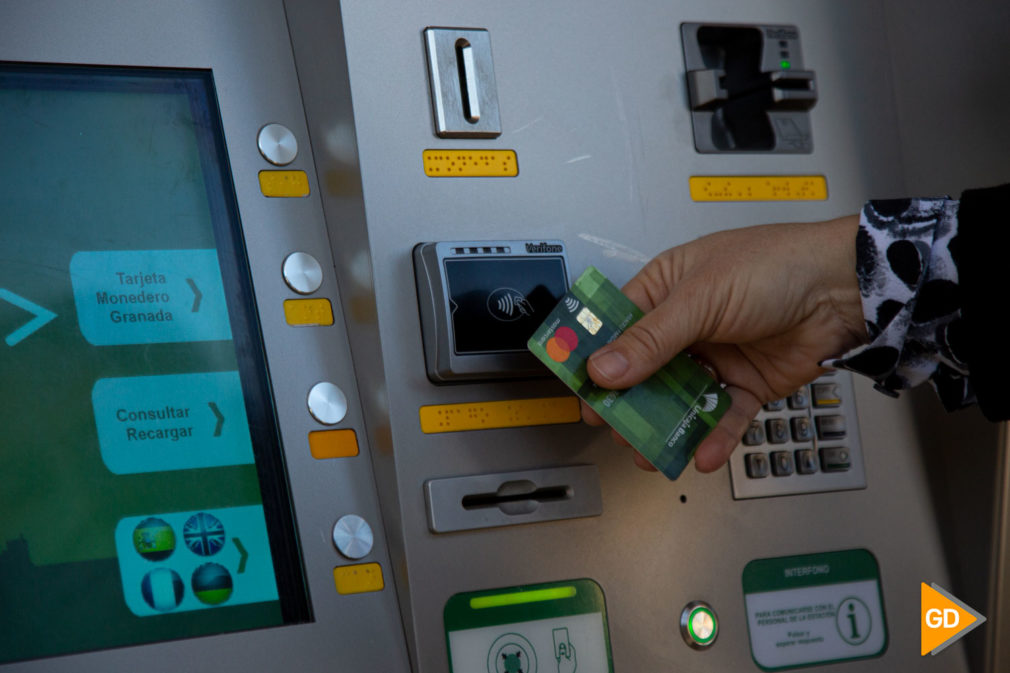 FOTOS El Metro de Granada habilita el pago y recarga de sus títulos de viaje mediante el uso de tarjeta bancaria (1)