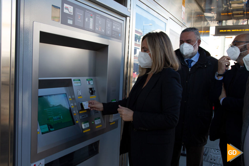 FOTOS El Metro de Granada habilita el pago y recarga de sus títulos de viaje mediante el uso de tarjeta bancaria (2)