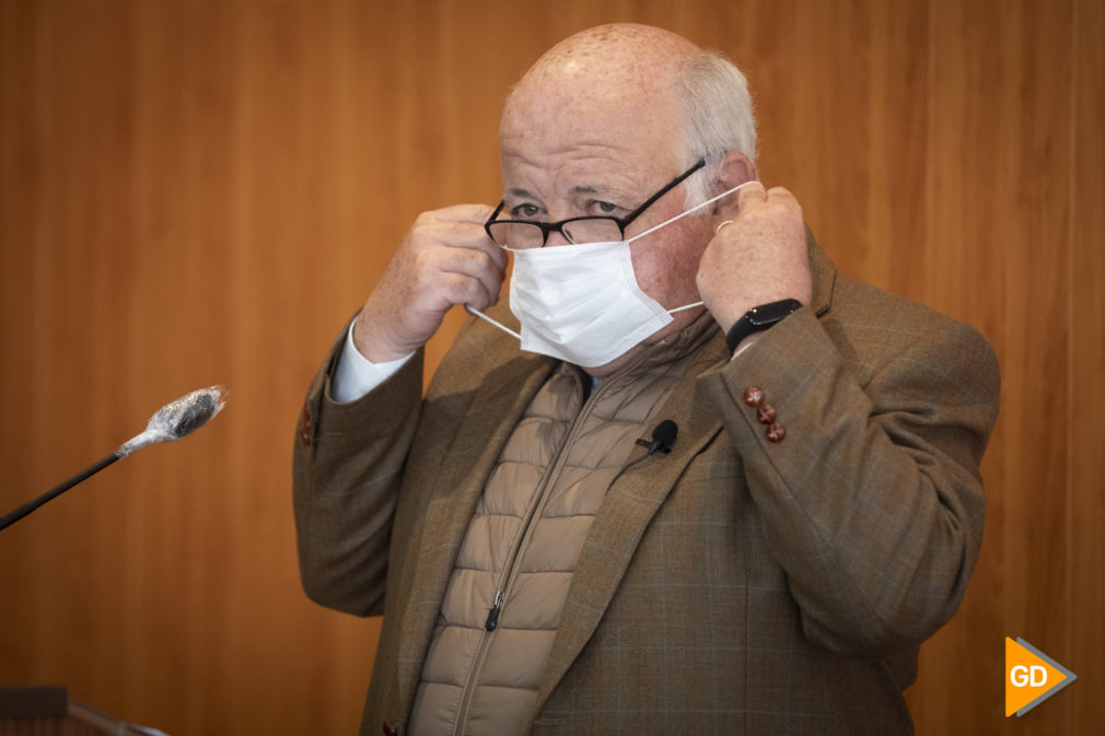 El consejero de salud de la Junta de Andalucia Jesus Aguirre en la rueda de prensa de la inauguración de la nueva sala UCI del Centro de salud Doctor Oloriz en Granada