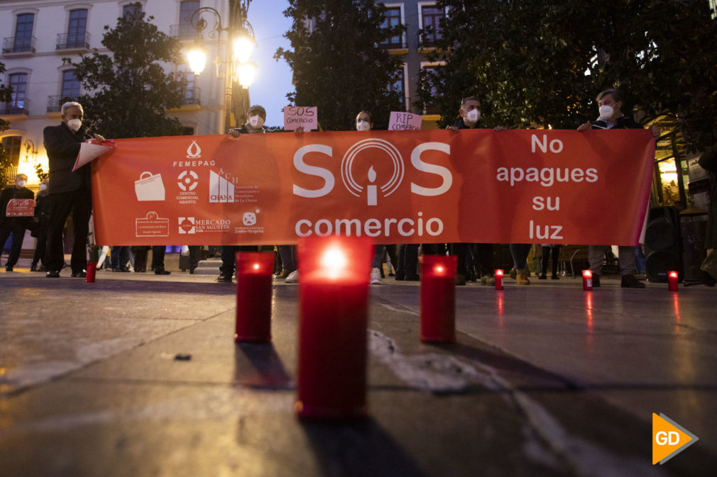 Protesta de los comercios de Granada tras su cierre por las restrinciones