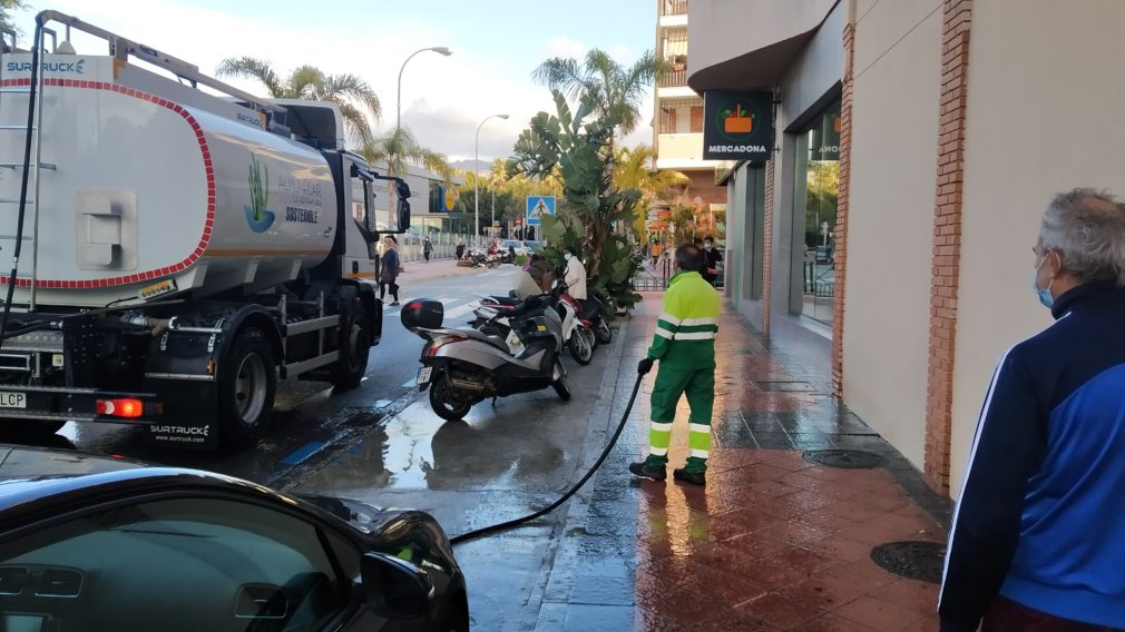 LIMPIEZA Y DESINFECCIÓN ZONA COMERCIAL ALMUÑÉCAR 21