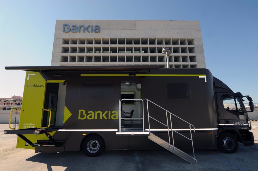 Los 12 ofibuses de Bankia, cinco en CyL, dan servicio a 250.000 personas de pequeños municipios