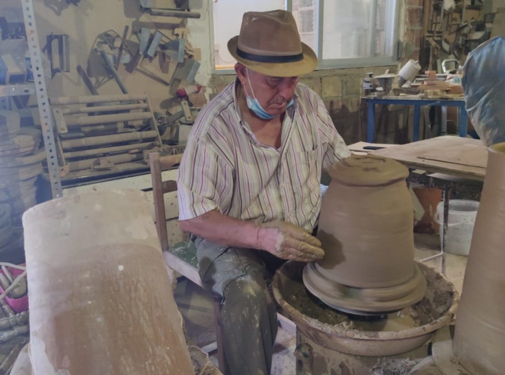 El ceramista de Otura Isidro Ruiz Muros
