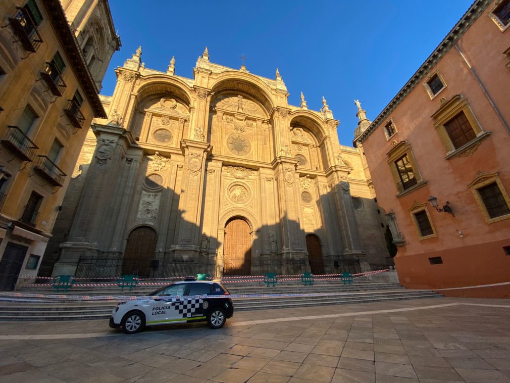 Foto Antonio L Juárez acordonada zona catedral granada