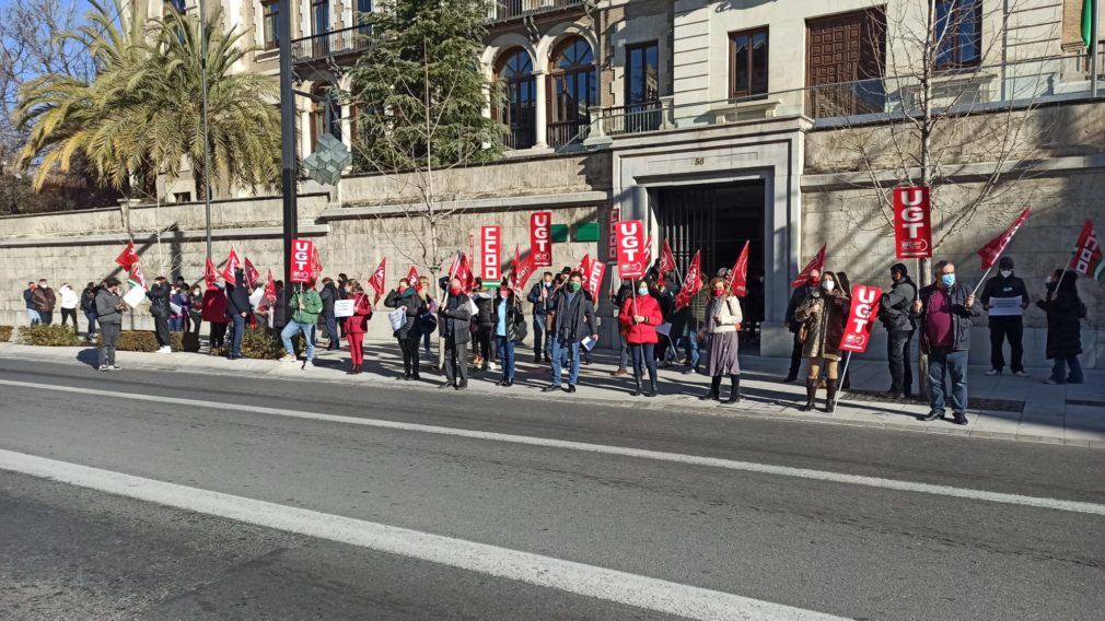 Manifestación monitores aulas matinales Granada