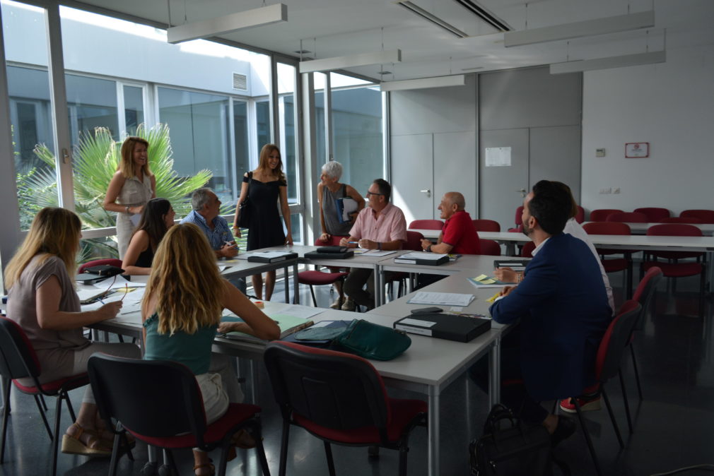 Reunión de trabajo sobre el proceso de licitación de un programa de Formación Profesional para el Empleo (FPE) destinado a menores de 30 años en Granada - JUNTA