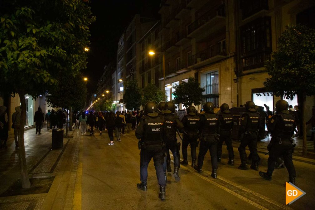 FOTOS por la protesta se ha realizado como forma de repulsa contra los actos de los dos policías de Linares-21