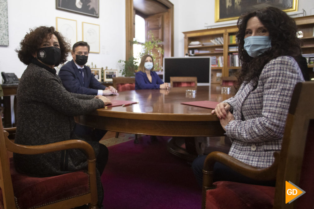 Firma del convenio de colaboracion entre la Junta de Andalucia y la Universidad de Granada en el Hospital Real