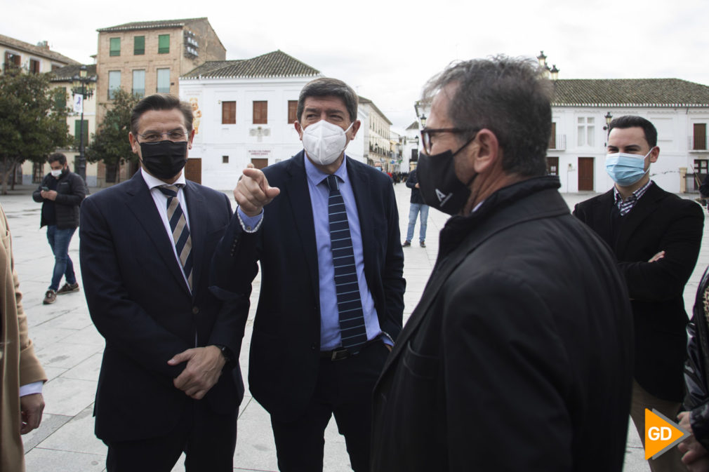 Visita de Juan Marin al pueblo de Santa Fe tras los terremotos