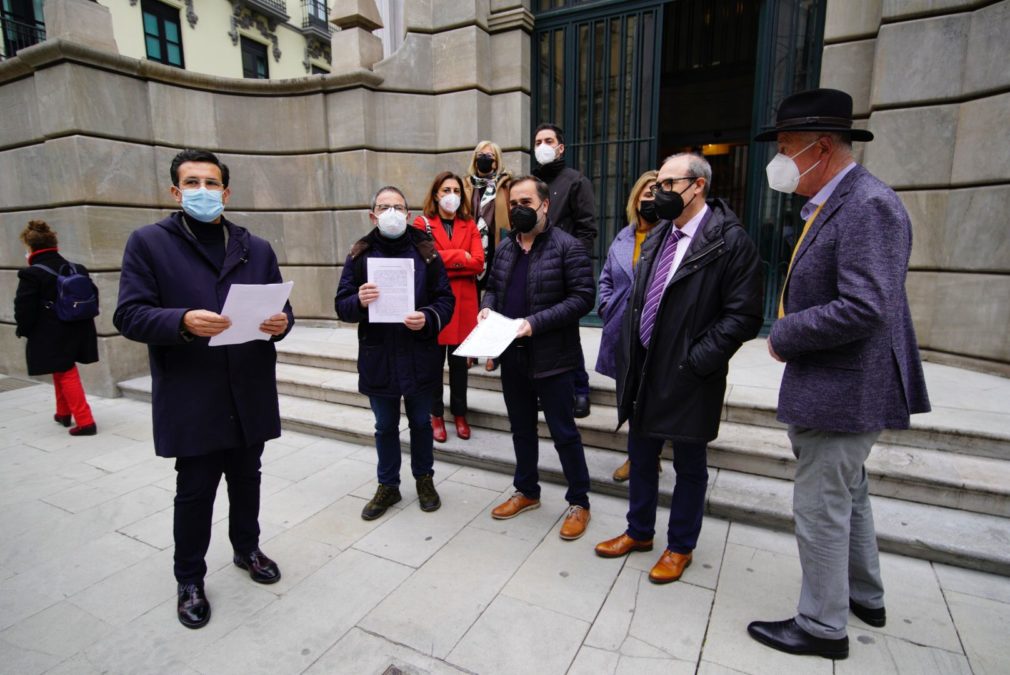 LOS CONCEJALES DEL PSOE HOY PRESENTANDO LA DENUNCIA