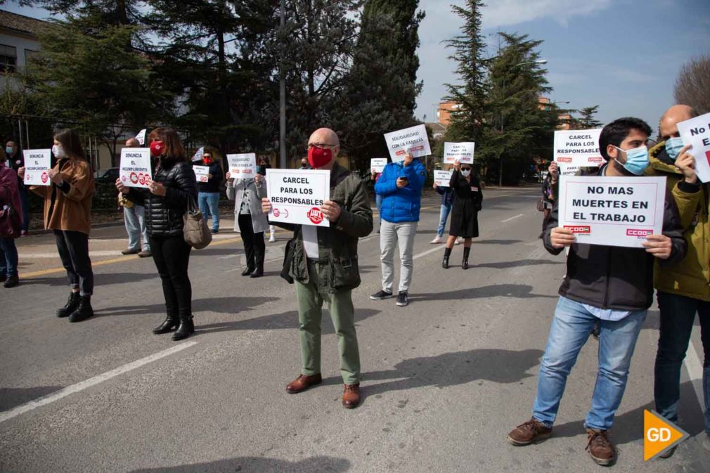 FOTOS Denuncian la desprotección frente al Covid-19 del personal de la Sanidad en Granada tras el fallecimiento de un administrativo del Clínico-4