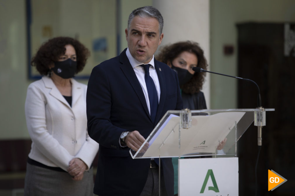 El consejero de la Presidencia, Administración Pública e Interior Elías Bendodo firma un convenio con el Instituto Universitario de Investigación Andaluz de Geofísica y Prevención de Desastres Sísmicos de la Universidad de Granada