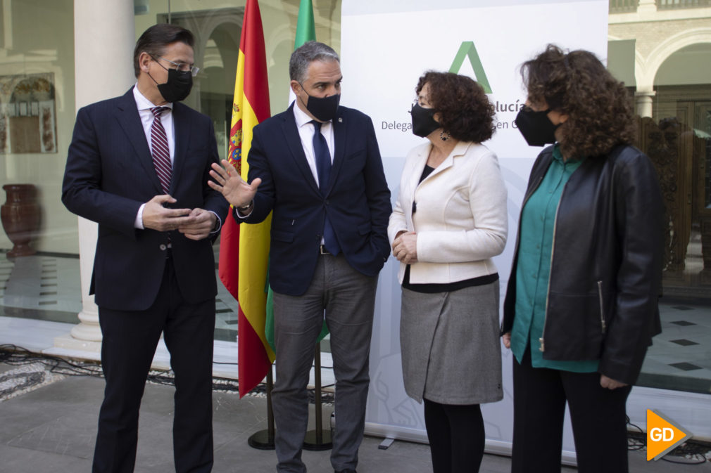 El consejero de la Presidencia, Administración Pública e Interior Elías Bendodo firma un convenio con el Instituto Universitario de Investigación Andaluz de Geofísica y Prevención de Desastres Sísmicos de la Universidad de Granada