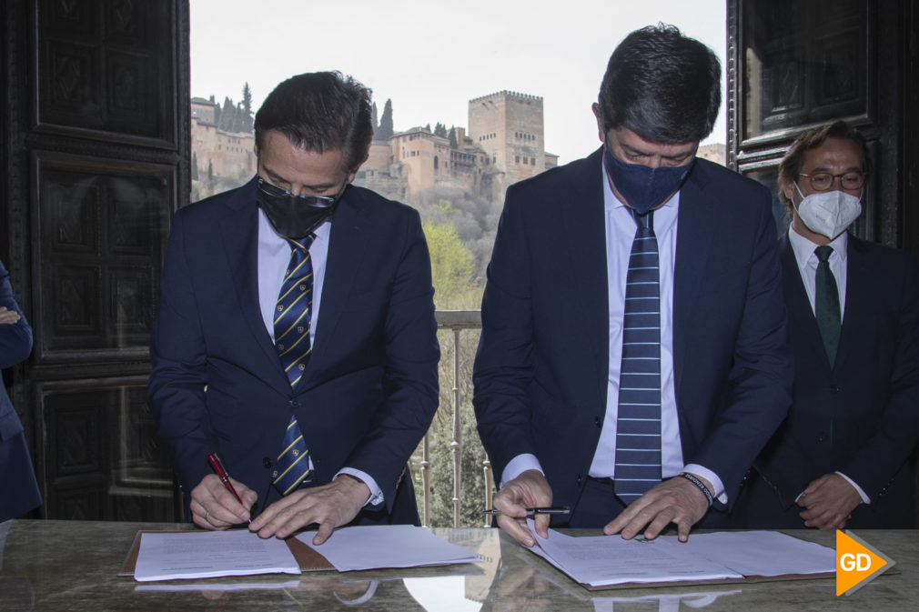 Firma del plan turístico de grandes ciudades en el palacio de los Cordova en Granada