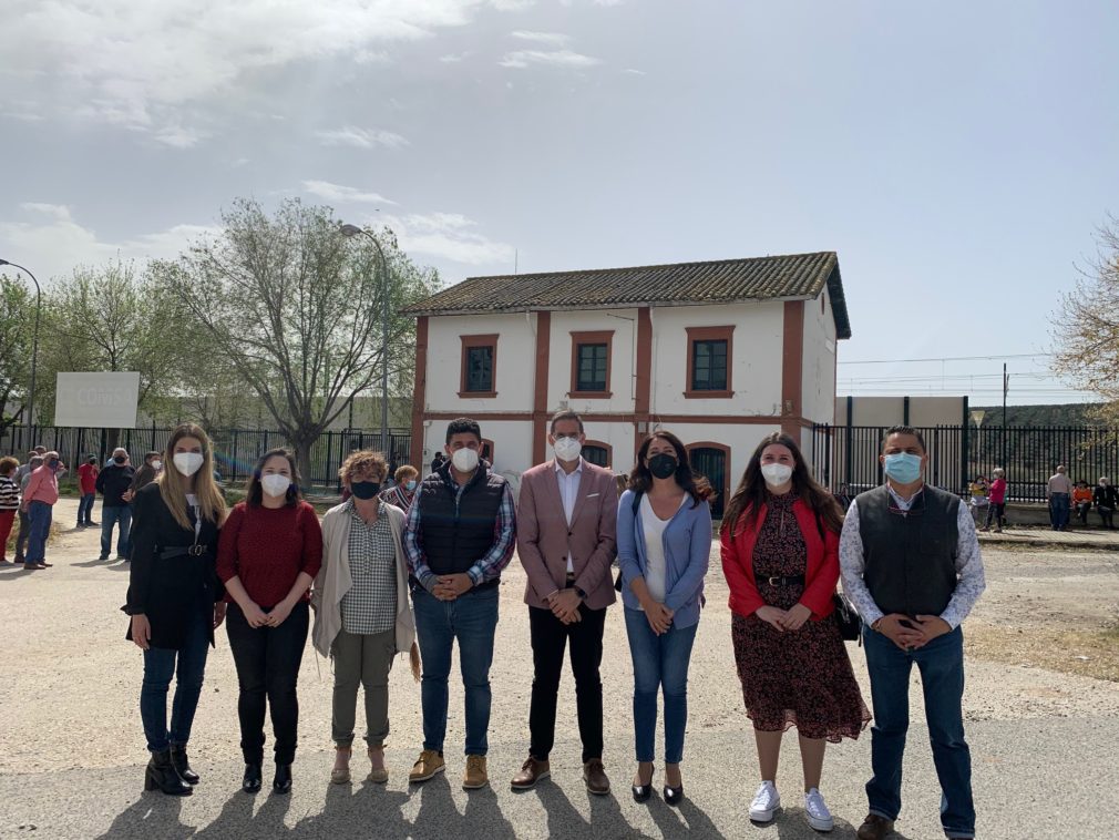 concentración celebrada esta mañana en apoyo a la estación de tren de Tocón-Montefrío