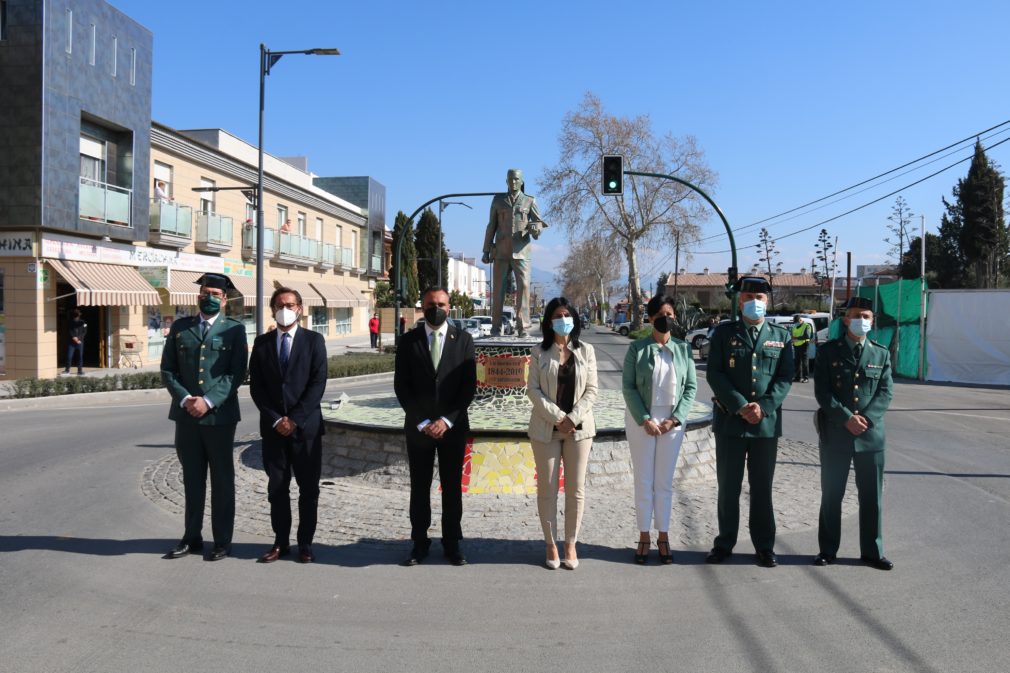 Alhendín dedica una glorieta a la Guardia Civil