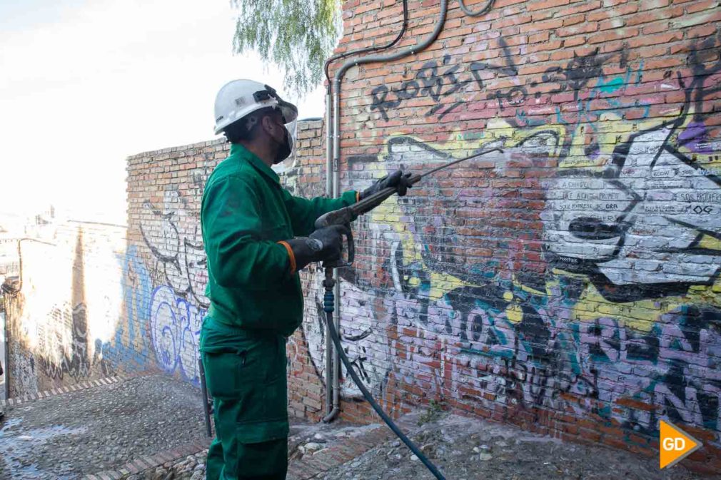Limpieza de graffitis en calle zenete Carlos Gijon_-3