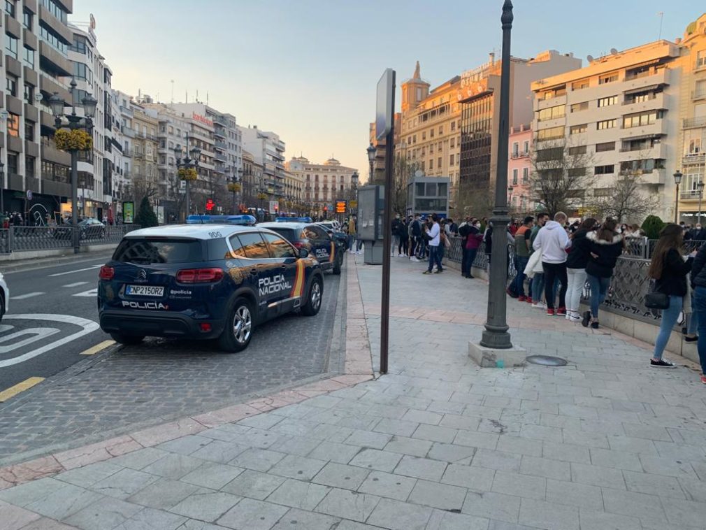 pelea puerta real policia nacional