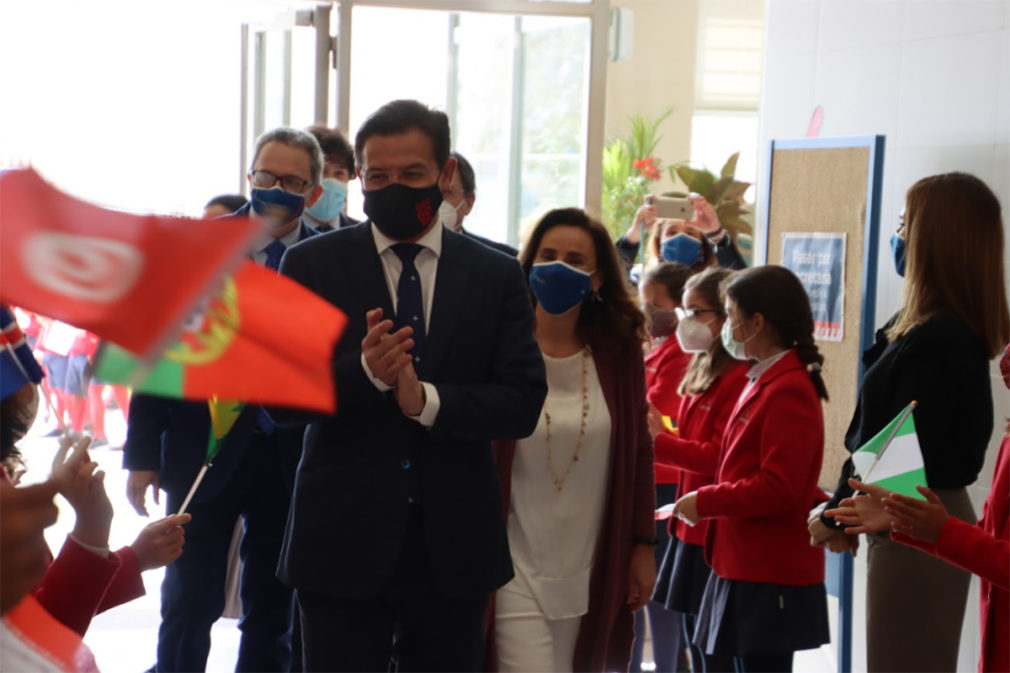 alcalde luis salvador visita colegio monaita mulhacen