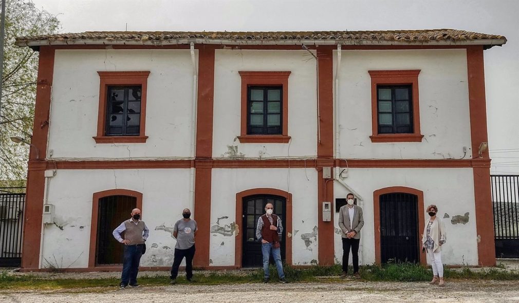 Granada.- Recogen firmas contra la demolición de la estación de Tocón-Montefrío