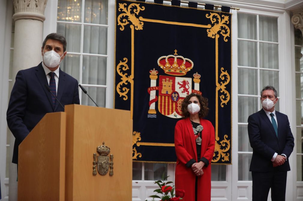 nuevo delegado Gobierno Andalucía, Pedro Fernández, toma posesión acto portavoz del Gobierno, María Jesús Montero y alcalde Sevilla Foto MJose López E