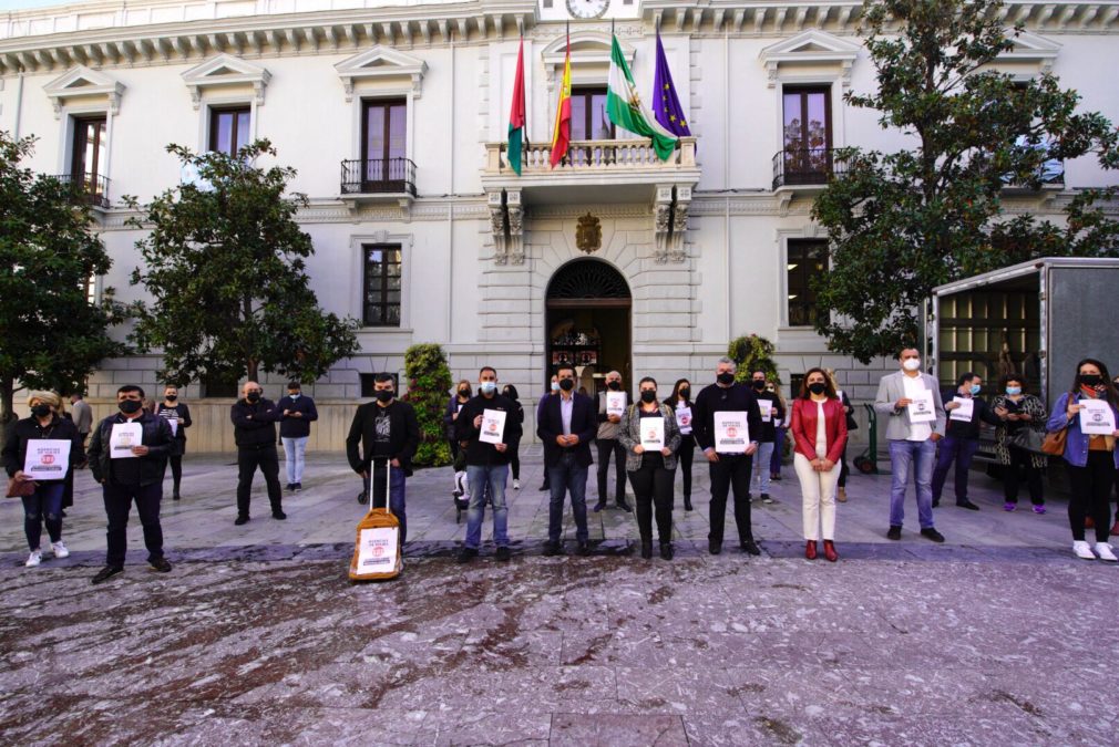 CUENCA Y REPRESENTANTES DE AGENCIAS DE VIAJES HOY EN LA PLAZA DEL CARMEN