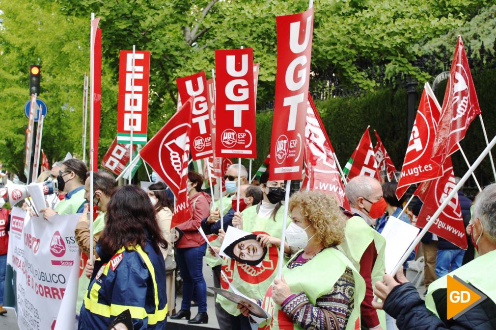 Concentración Manifestación Sindicatos CCOO UGT Correos en defensa del servicio postal público_Mónica Martín