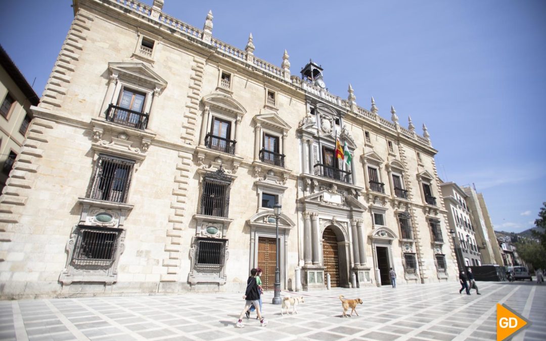 Comienza el juicio al administrador de una empresa de ropa de Granada por quedarse con 128.000 euros