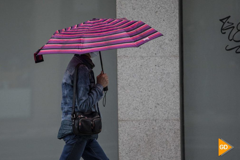 Ciudadania con lluvia en Granada