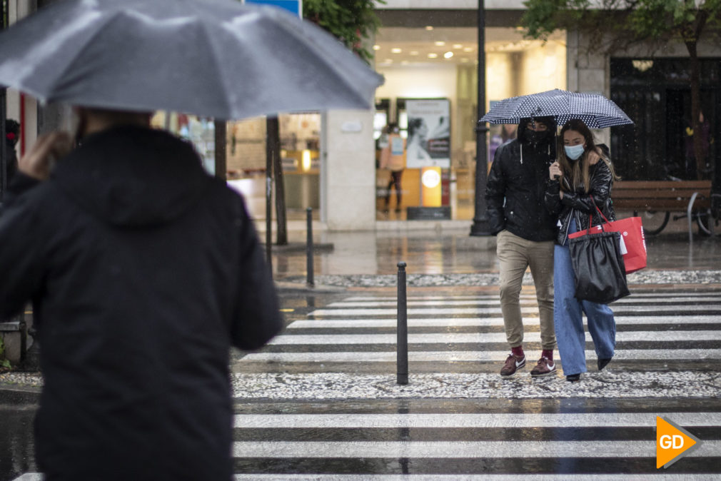 Ciudadania con lluvia en Granada