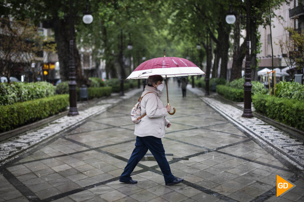 Ciudadania con lluvia en Granada