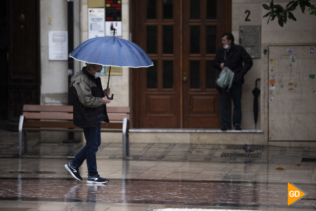 Ciudadania con lluvia en Granada