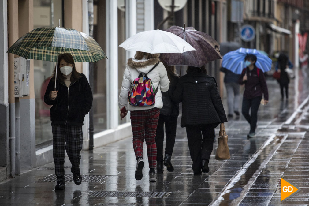 Ciudadania con lluvia en Granada