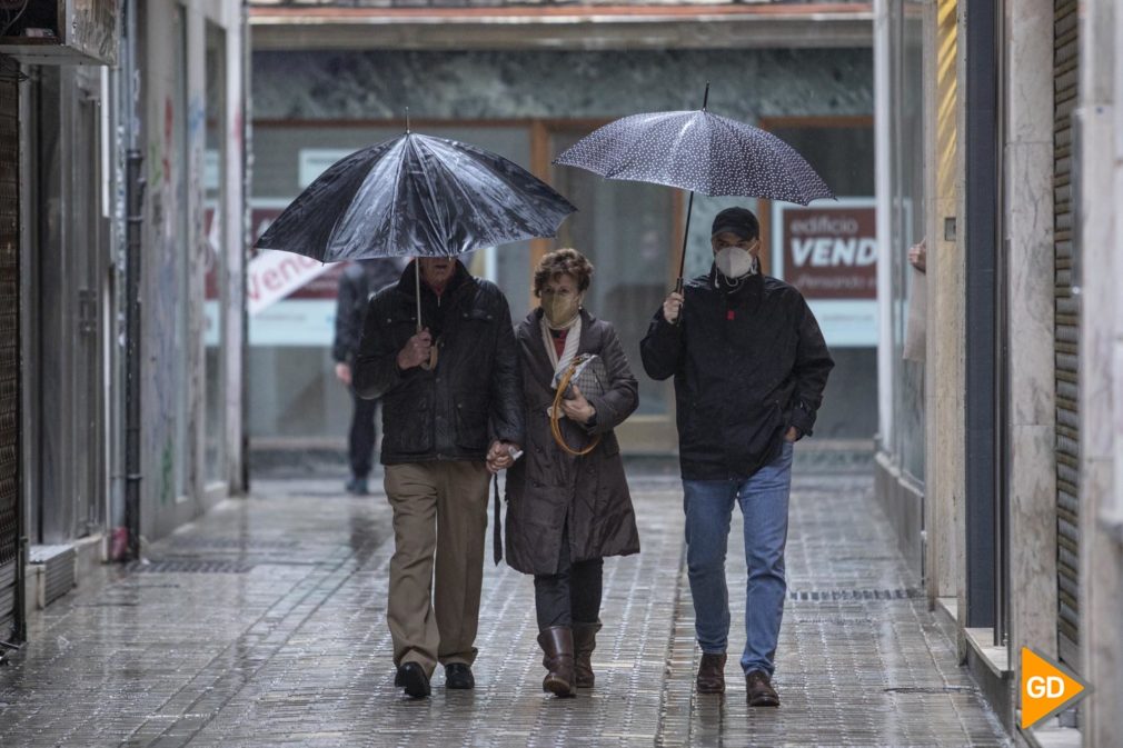 Ciudadania con lluvia en Granada