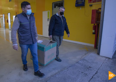 Salida de las vacunas de Janssen en los almacenes de Bidafarma en Granada