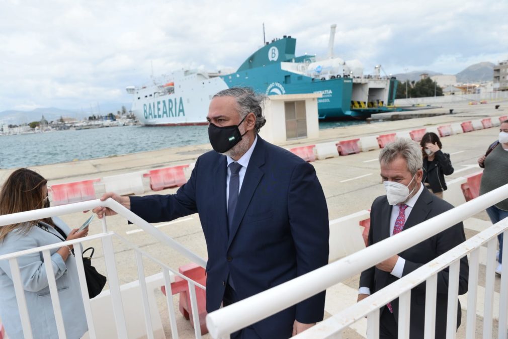 El delegado del Gobierno, Pablo García, celebra la reactivación de la Estación de Levante del Puerto de Motril