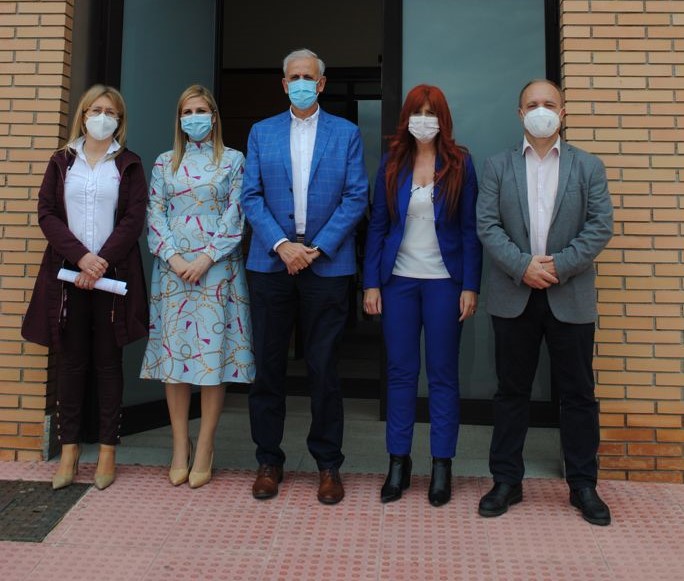 De izquierda a derecha, Brígida Alcoba, Directora del Centro de Participación Activa, Vanessa Romero, concejala de Presidencia, Manuel Montalbo, Delegado de Políticas Sociales de la Junta de Andalucía, Ana Tinas, Concejala de Bienestar Social, Familias, Salud y Solidaridad, Manuel García, Concejal de Ciudadanos Ayto Maracena