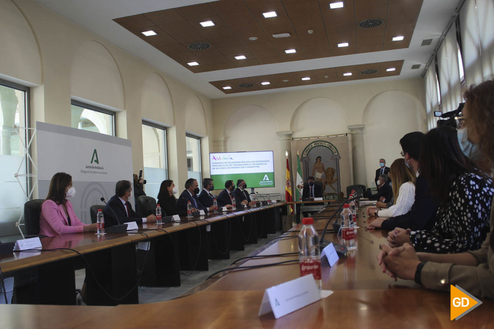 FOTO 1 David Canca - Firma de los convenios con las ocho diputaciones de Andalucía