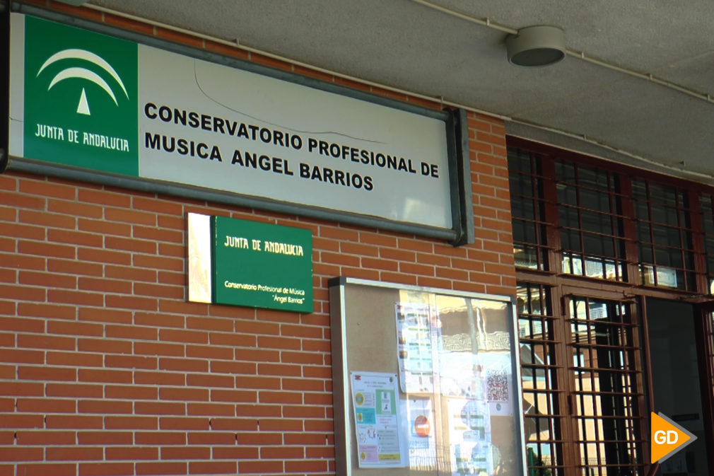 FOTOS Profesores y alumnos del Conservatorio Ángel Barrios del Zaidín denuncian la falta de espacio e insalubridad del centro (1)