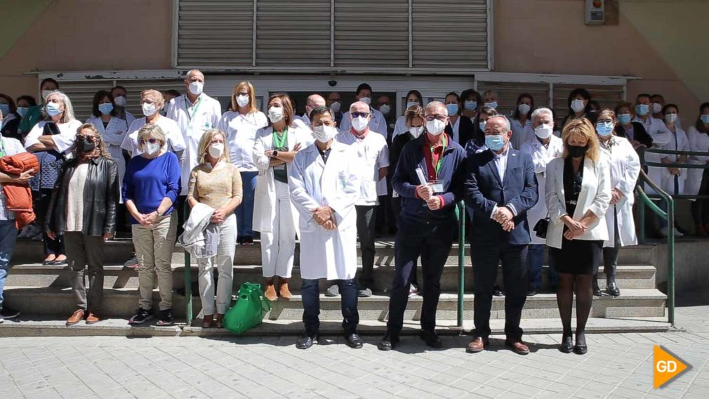 Minuto de silencio en homenaje a enfermeras Carlos Gijon_-2