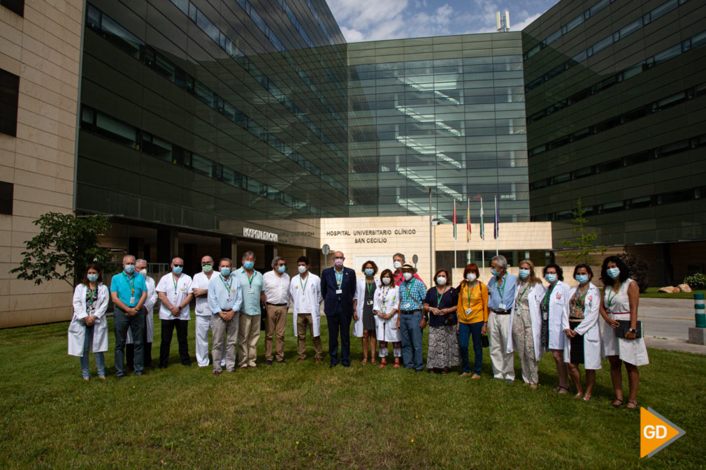 FOTOS El Clínico San Cecilio agradece la labor voluntaria de profesionales médicos jubilados en el seguimiento de la pandemia-8