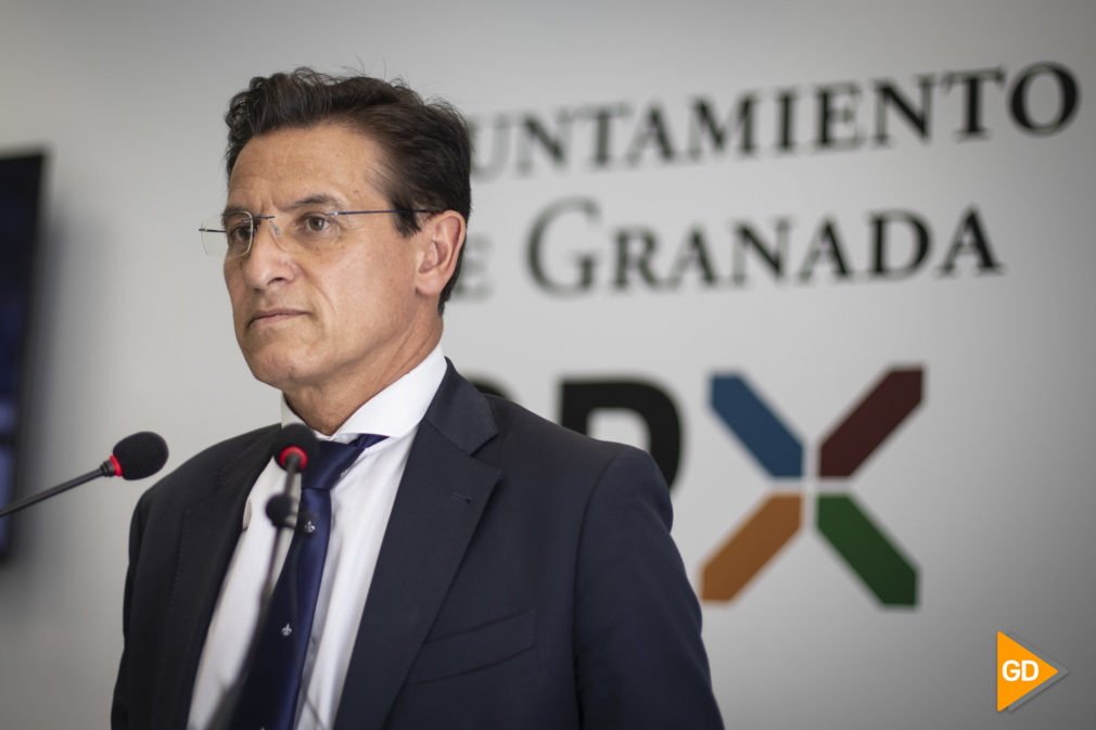 Rueda de prensa de Luis Salvador tras la ruptura con el partido popular en el gobierno del Ayuntamiento de Granada