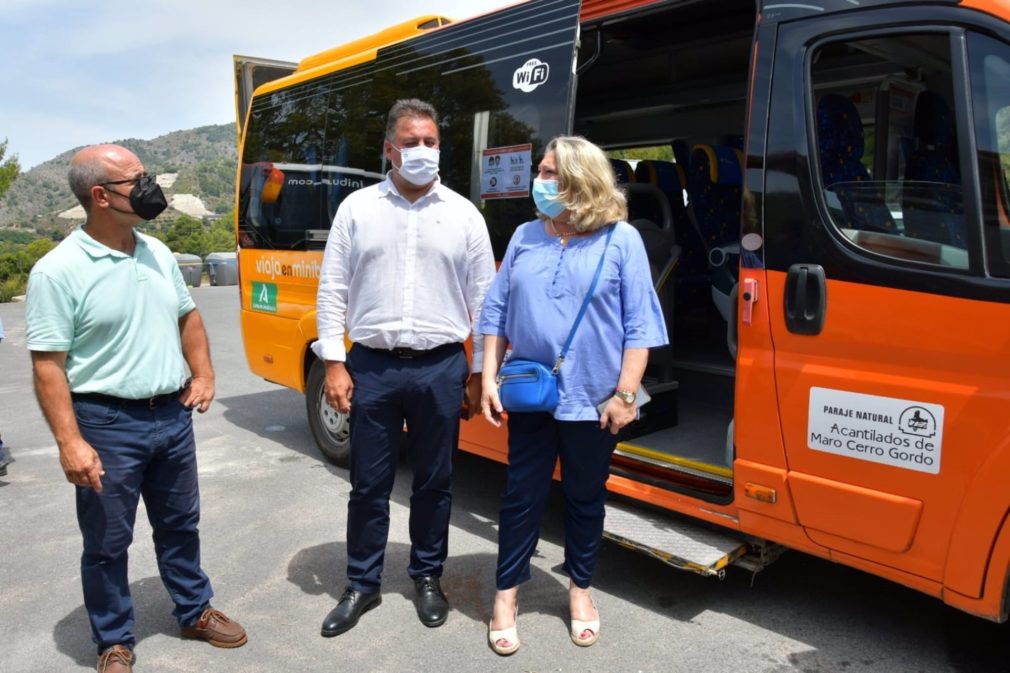 Granada.- La Junta pone en marcha el servicio de lanzadera para los usuarios de la playa de Cantarriján