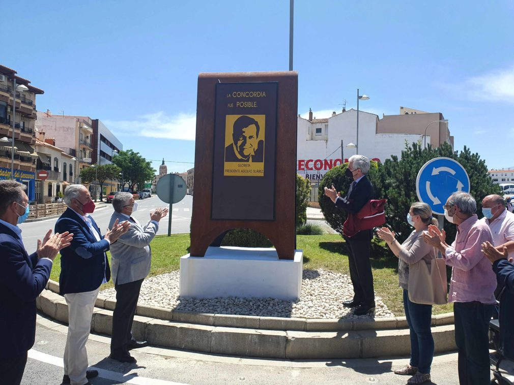 Monumento a Adolfo Suárez en Guadix