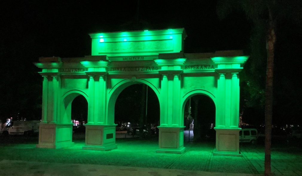 PUERTA ALMUÑÉCAR ILUMINADA VERDE SOLIDARIDAD AFECTADOS POR ELA 21