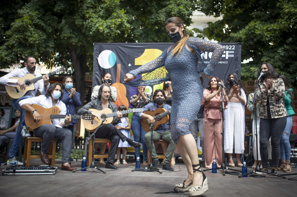 Presentacion del festival Milnoff 2021 en la plaza Bib Rambla de Granada