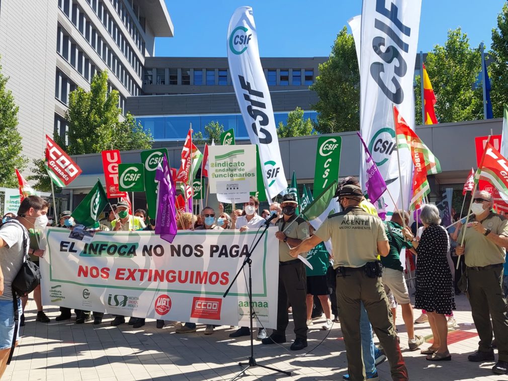 Protesta sindicatos Medio Ambiente Junta Granada 3 23_06_2021